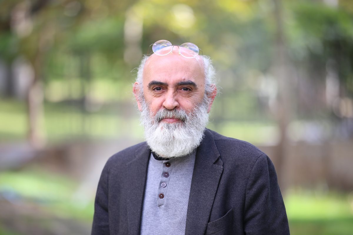 {{ speaker.firstName }} {{speaker.lastName}} 